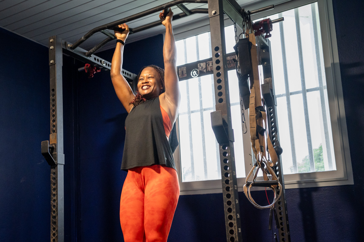 Cliente StrongStudio à la barre de traction
