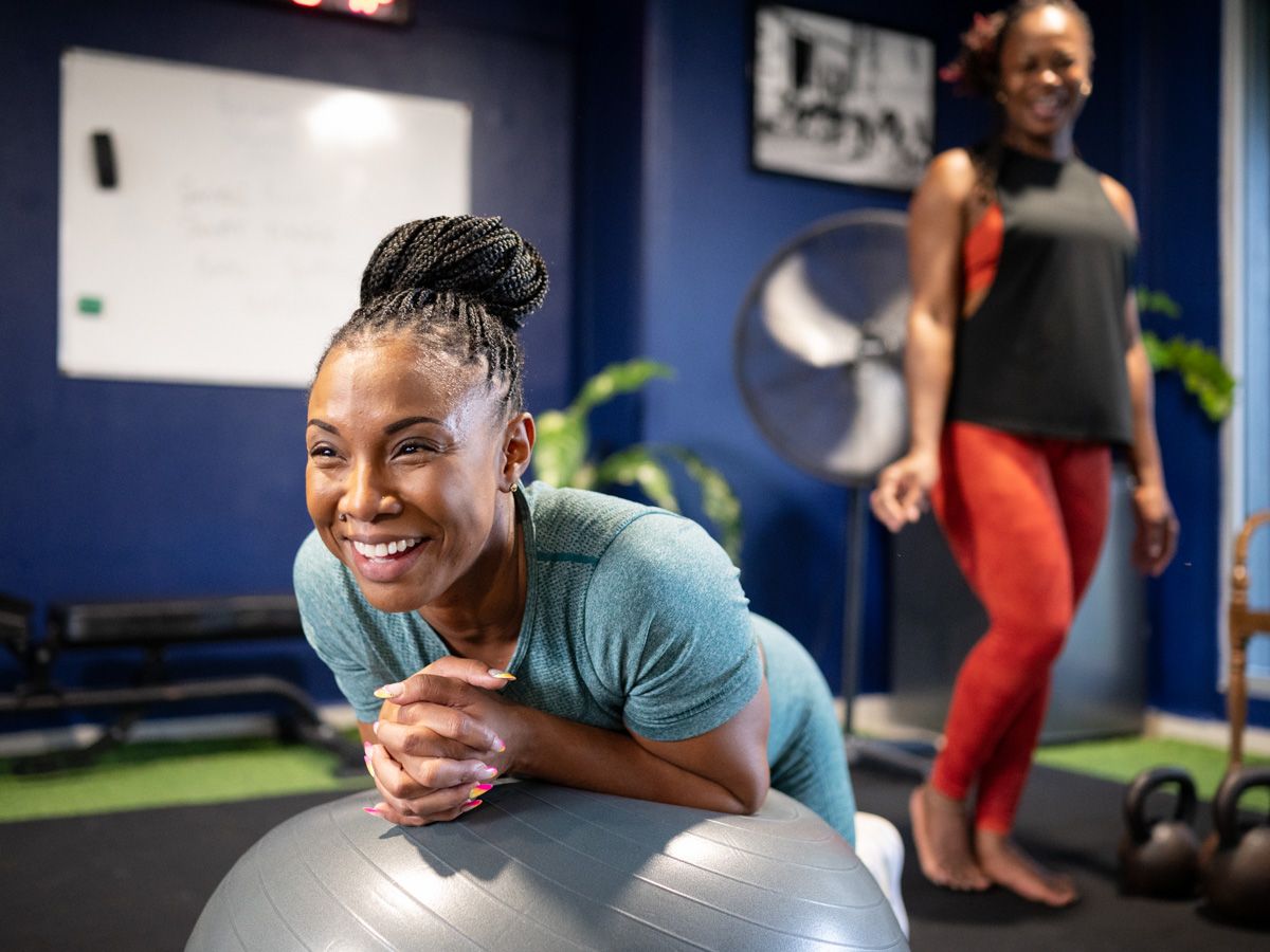 Cliente StrongStudio souriante après séance